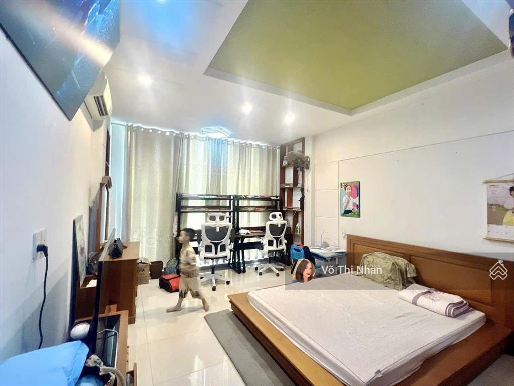 Vip  nhà 3 tầng lầu ngay cổng sau vạn phúc  khu bt garden home  đường 6m  giá chỉ 7.950 tỷ