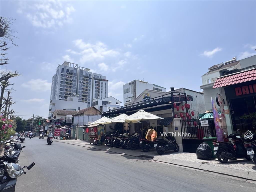 Hàng hiếm ngay gigamall  xd hầm + 6 tầng  dt 4.5*18.5m (cn 65.3m²)  giá 11 tỷ