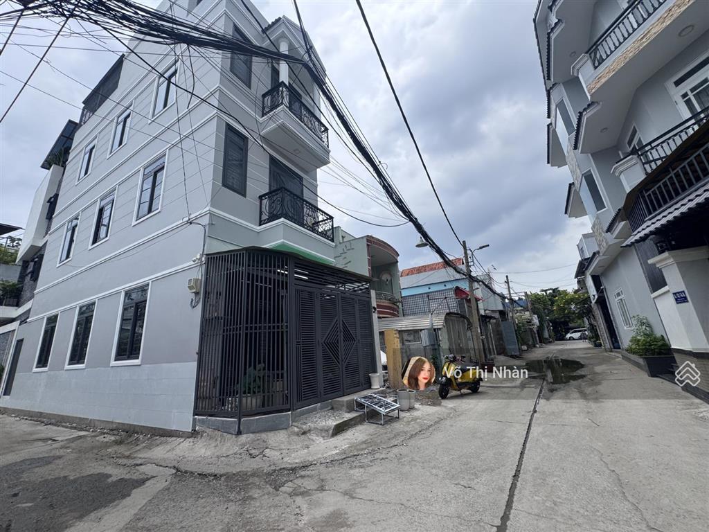 Giá 6,3 tỷ  dt 4 x 15m  hẻm xe hơi tránh đường thông  cách đường linh đông 30m