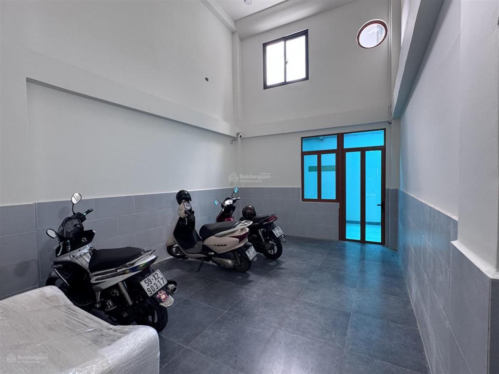 Chdv 5 tầng lầu có thang máy  thu nhập 50tr/tháng  đường xe hơi thông  giá 10.35 tỷ