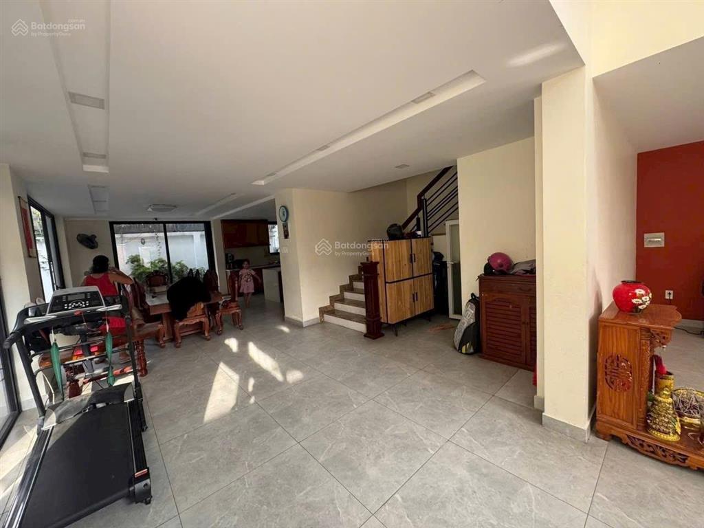 Biệt thự 4 tầng  dt 9x22m  giá 22 tỷ  đường lớn 10m  khu bên sông gần phạm văn đồng