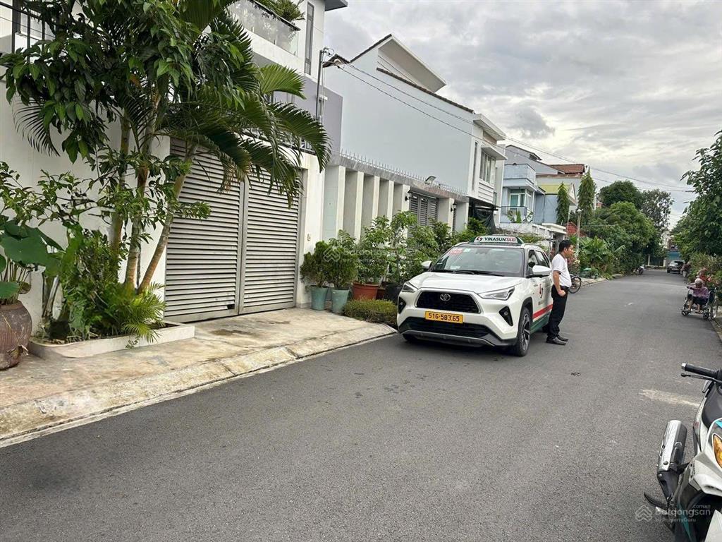 Biệt thự 4 tầng  dt 9x22m  giá 22 tỷ  đường lớn 10m  khu bên sông gần phạm văn đồng