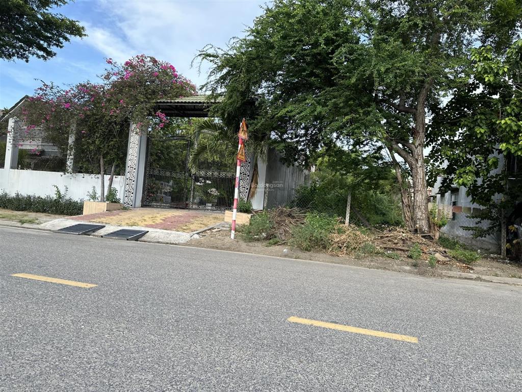 Đất đẹp, rẻ 140m2 thổ cư kề bờ biển phan rang  khu k2 mặt tiền 21m giá chỉ 4ty250 bao sổ