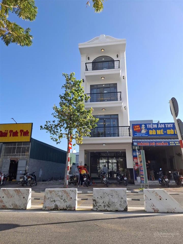 Nhà mới xây 4 tầng  đường cao bá quát khu k1 phan rang  full nội thất cao cấp