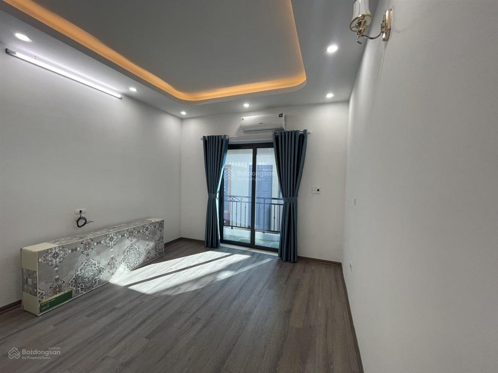 Cho thuê tòa nhà văn phòng ngõ 99 phố nguyễn trí thanh diện tích 80 mét mặt tiền 5 mét x 7 tầng