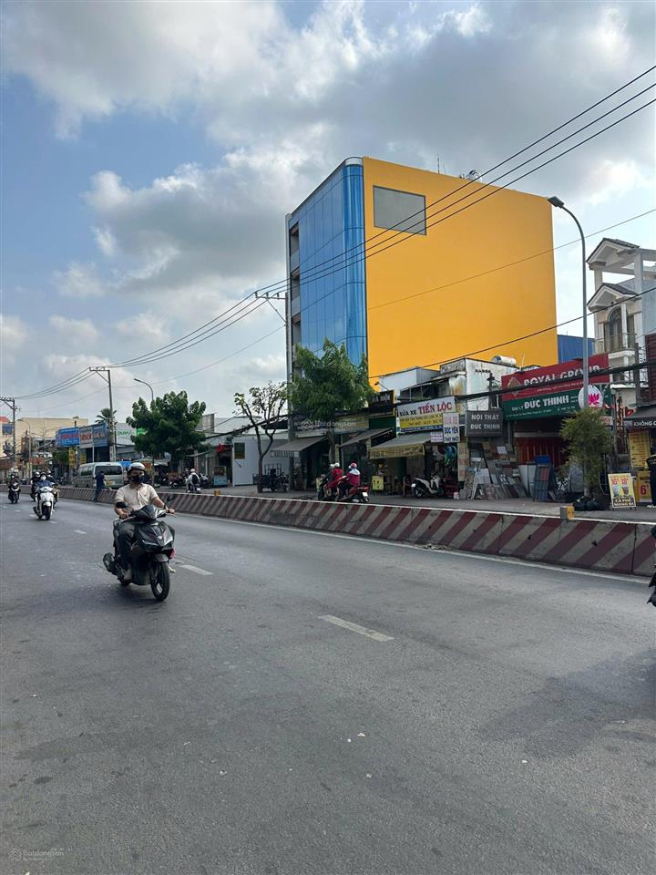 Cơ hội vàng sở hữu nhà 2mt huỳnh tấn phát, dòng tiền 400tr/tháng, có 100 phòng cho thuê, giá 130 tỷ