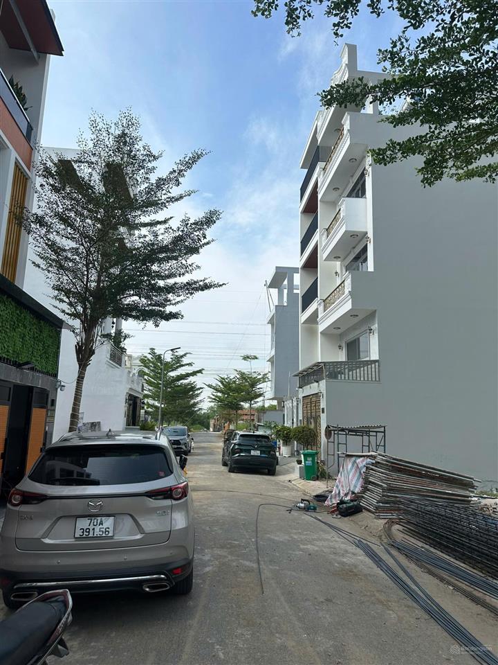 Chính chủ bán nhà mới lê văn lương, nhà bè, dt 80m2,  nội thất cao cấp, thang máy sẵn, giá 10,85 tỷ