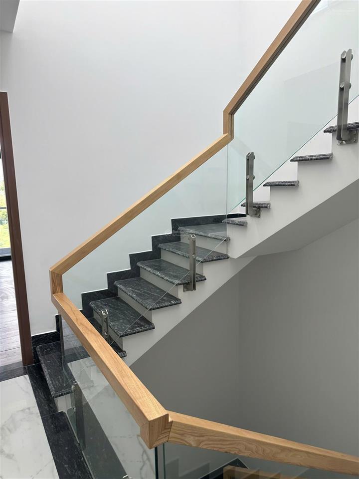 Chính chủ bán nhà mới lê văn lương, nhà bè, dt 80m2,  nội thất cao cấp, thang máy sẵn, giá 10,85 tỷ