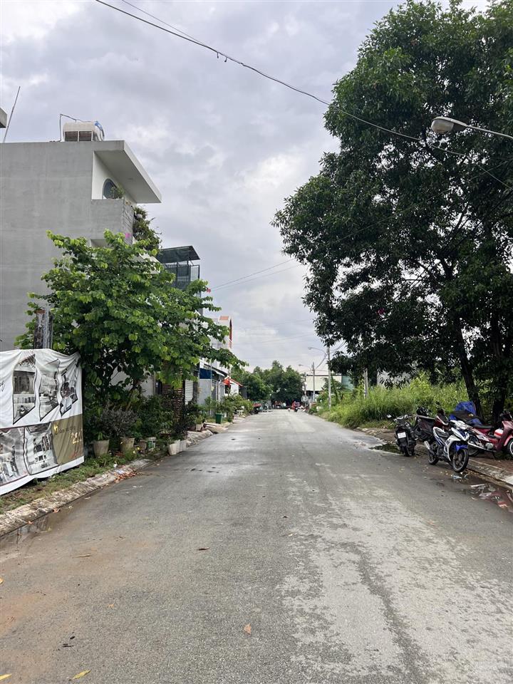 Bán lô đất trục 10m hẻm 200 bưng ông thoàn, phú hữu 63m2 chỉ 5 tỷ