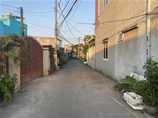 Bán nhà 121m2 đường 6m sổ hồng, gần ub phú hữu q9 giáp q2 bao sang tên hỗ trợ ngân hàng 0764 994 ***