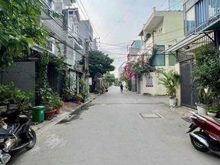 Bán nhà 2 tầng 65m2 gò cát p phú hữu quận 9 giáp quận 2 4,3 tỷ sổ hồng ô tô đậu cửa 0764 994 ***