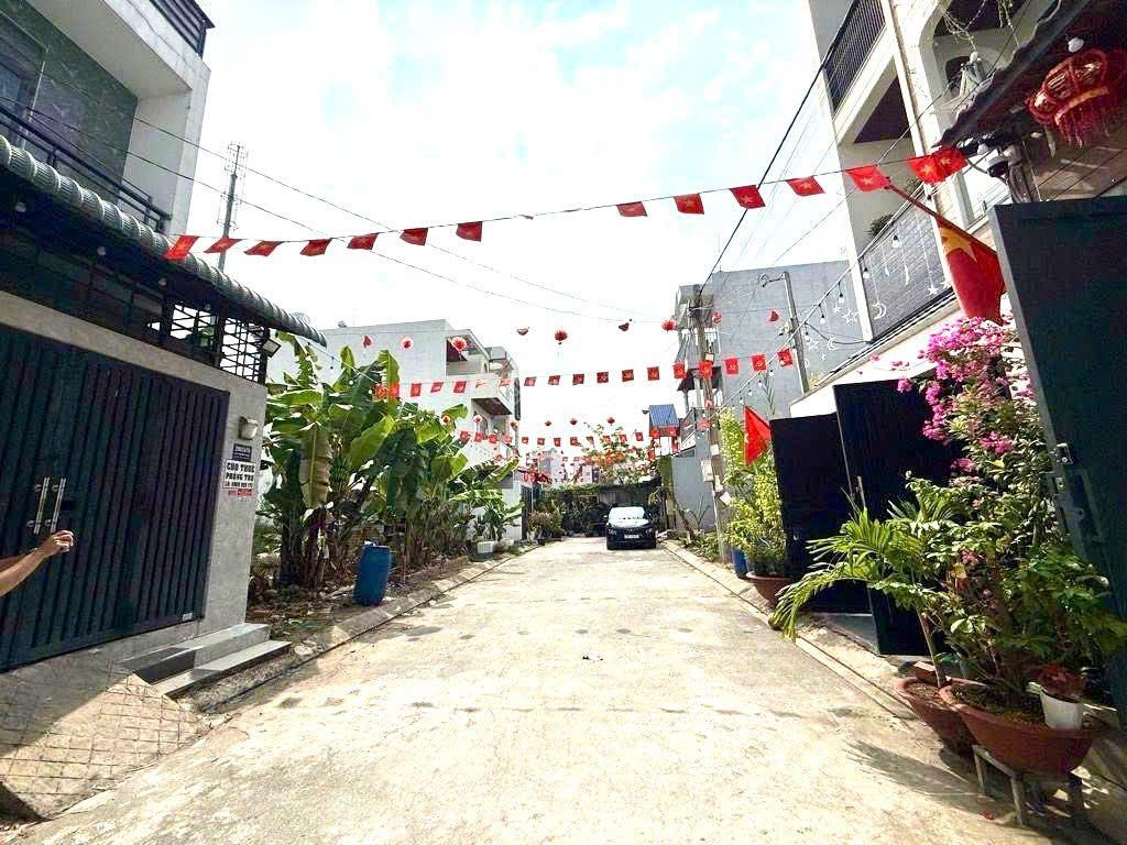 Đất 81m2  4,5 tỷ bưng ông thoàn  liên phường p phú hữu quận 9