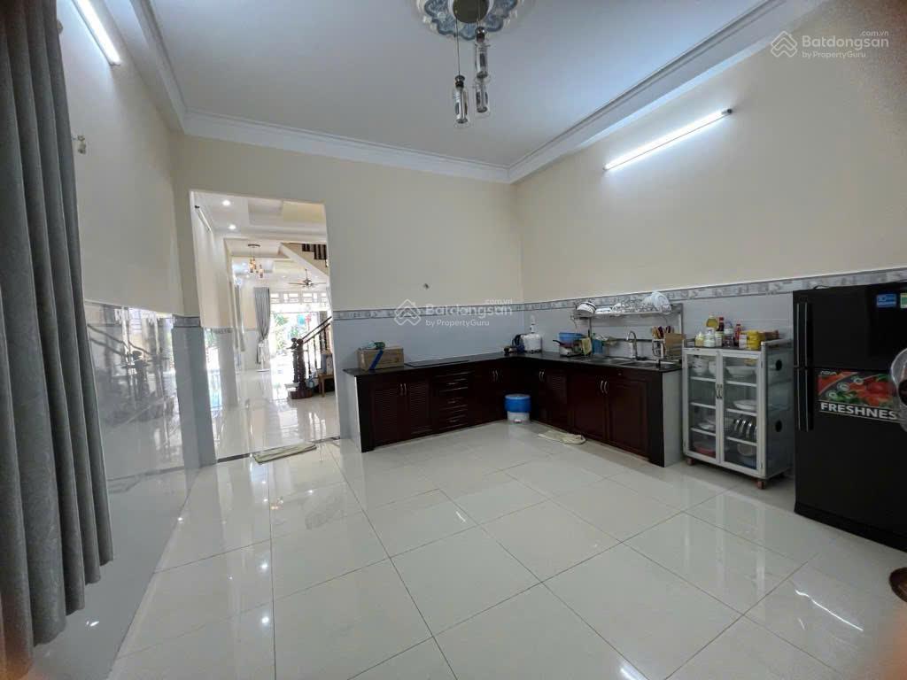 Bán nhà 2 tầng hxh gần cầu ông nhiêu p phú hữu quận 9  99m2 sổ hồng 5,6 tỷ 0764 994 ***