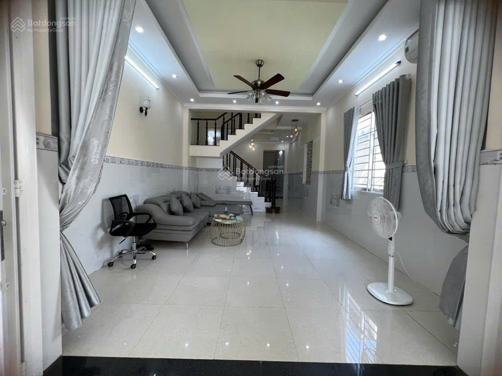 Bán nhà 2 tầng hxh gần cầu ông nhiêu p phú hữu quận 9  99m2 sổ hồng 5,6 tỷ 0764 994 ***