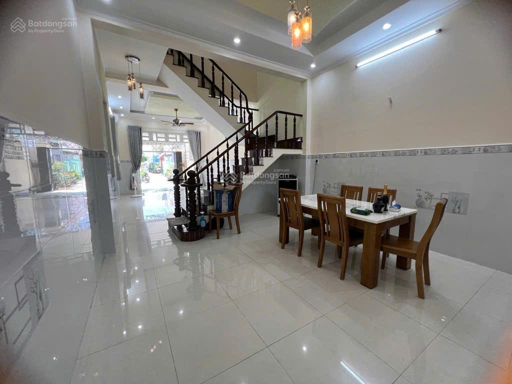 Bán nhà 2 tầng hxh gần cầu ông nhiêu p phú hữu quận 9  99m2 sổ hồng 5,6 tỷ 0764 994 ***