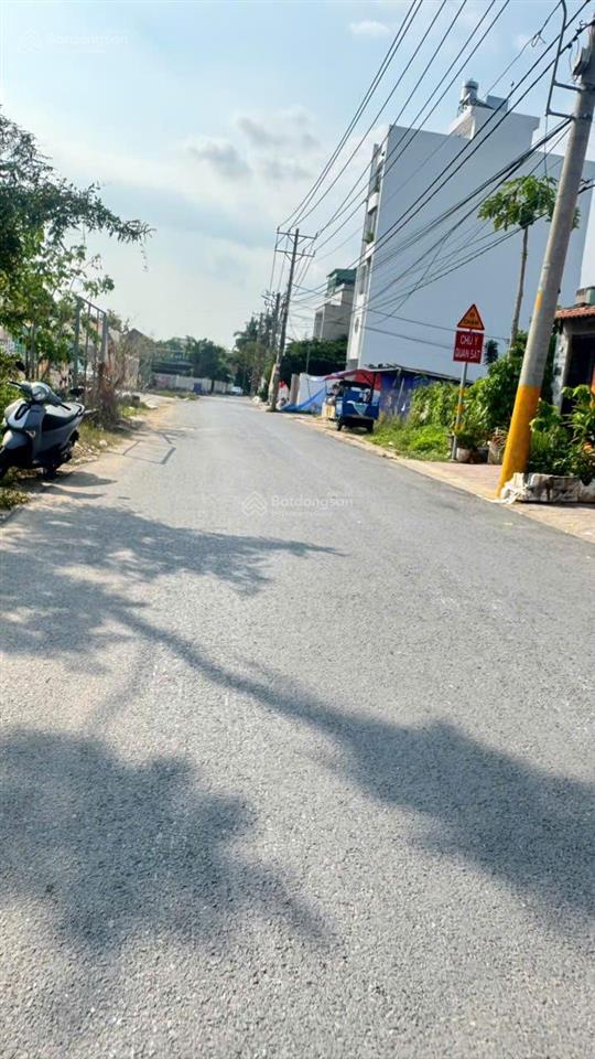 Bán 240m2 đất mặt tiền đường 882 đối diện tiểu học phú hữu quận 9 giáp q2 đ16m sổ hồng 8,8 tỷ