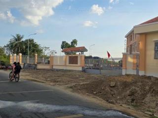 Bán 240m2 đất mặt tiền đường 882 đối diện tiểu học phú hữu quận 9 giáp q2 đ16m sổ hồng 8,8 tỷ