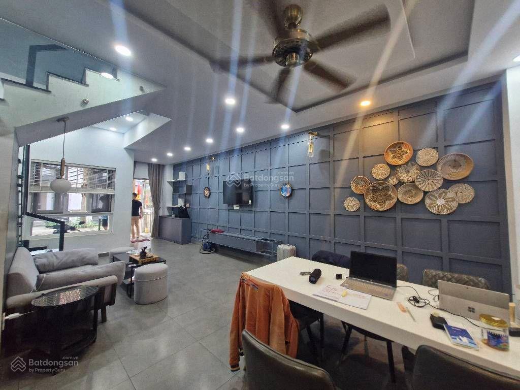 Bán nhà 3 tầng xe hơi đậu cửa 75m2 5x15m p phú hữu quận 9 lvcc 5,8 tỷ