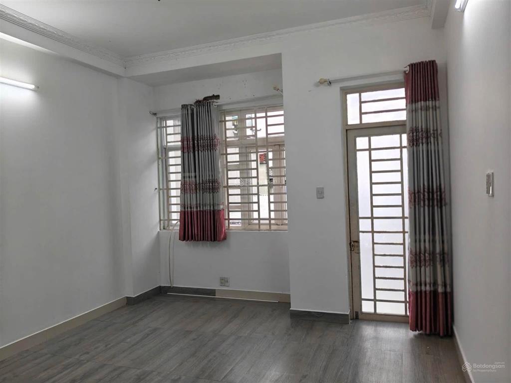 Chính chủ nhà gần vòng xoay phú hữu quận 9 3 tầng 3pn 9tr/tháng