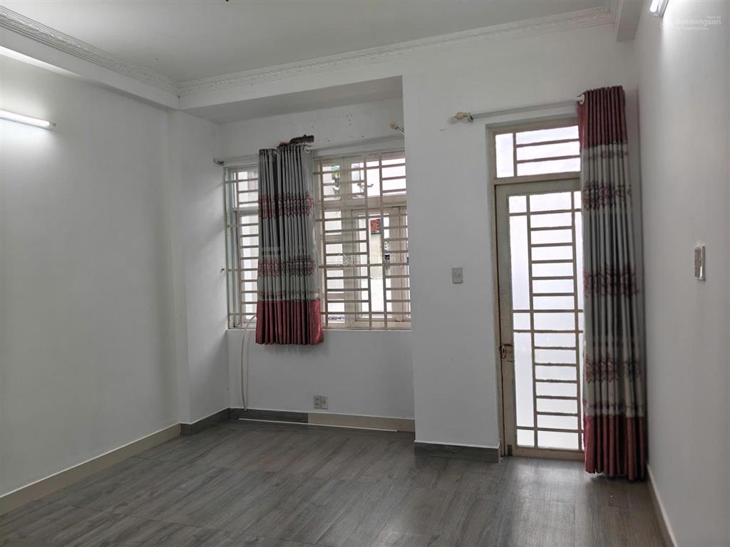 Chính chủ nhà gần vòng xoay phú hữu quận 9 3 tầng 3pn 9tr/tháng