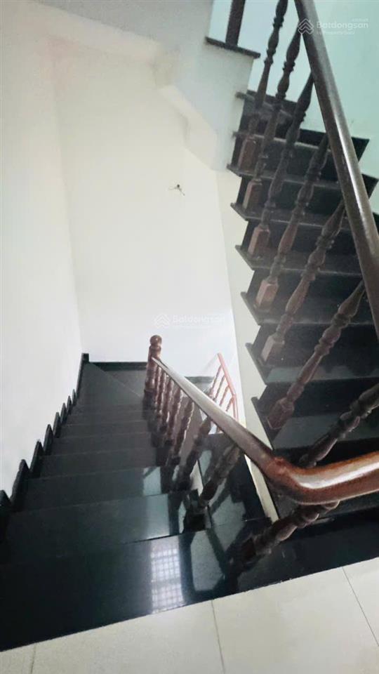 Chính chủ nhà gần vòng xoay phú hữu quận 9 3 tầng 3pn 9tr/tháng