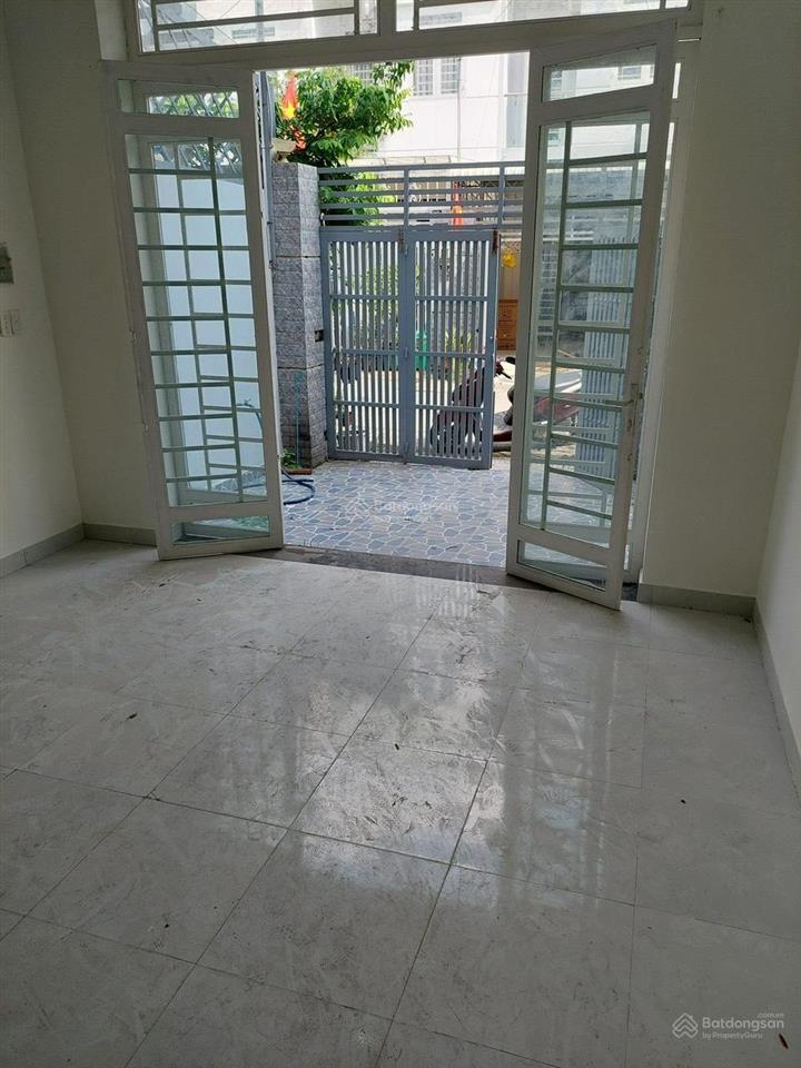 Chính chủ  nhà ngay tiểu học phú hữu quận 9 3 tầng 4pn đậu oto 8 triêu/ thángu