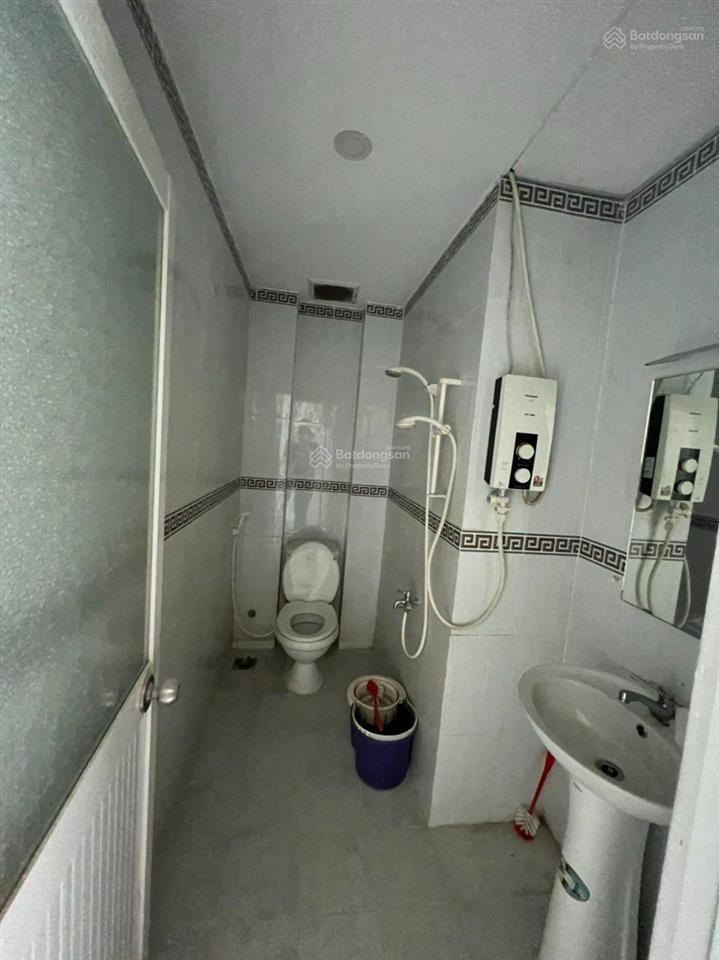 Chính chủ  nhà ngay tiểu học phú hữu quận 9 3 tầng 4pn đậu oto 8 triêu/ thángu