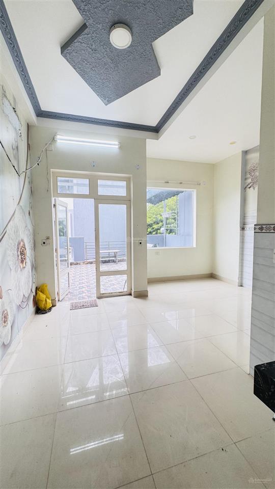 Nhà 3 tầng sổ hồng 90m2 ngang 6m đường xe tải 6 tỷ gần cầu xây dựng p. bình trưng đông, tp thủ đức