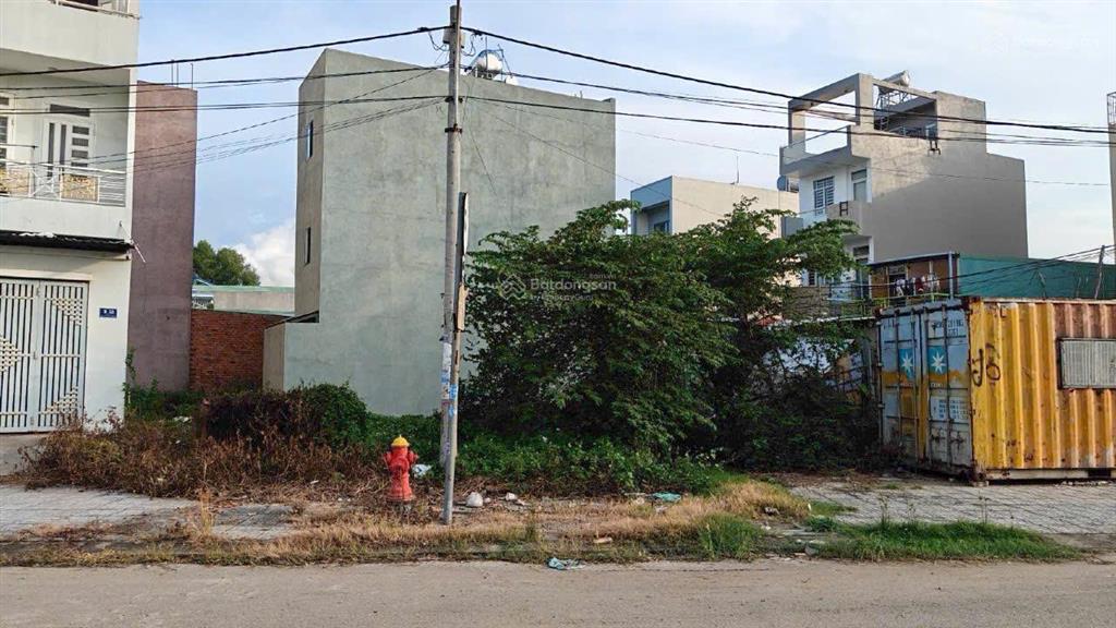 Bán gấp đất phú hữu quận 9 61,6m2 sổ hồng 3 tỷ đường 20m