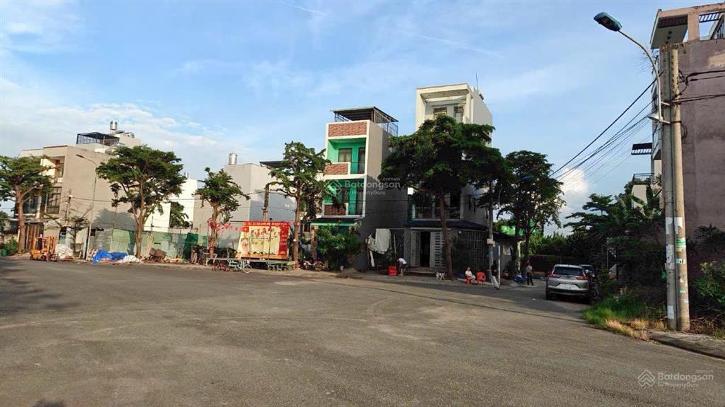 Bán gấp đất phú hữu quận 9 61,6m2 sổ hồng 3 tỷ đường 20m