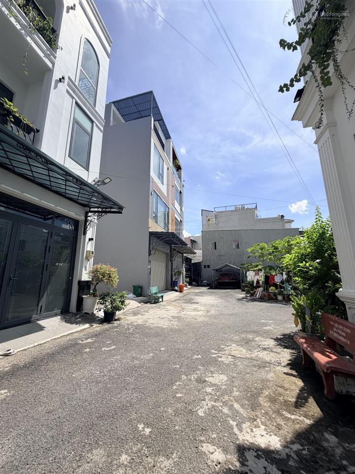 Nhà đẹp 3 tầng 5,95 tỷ  hxh  sát nguyễn duy trinh  bình trưng  quận 2 0764 994 ***