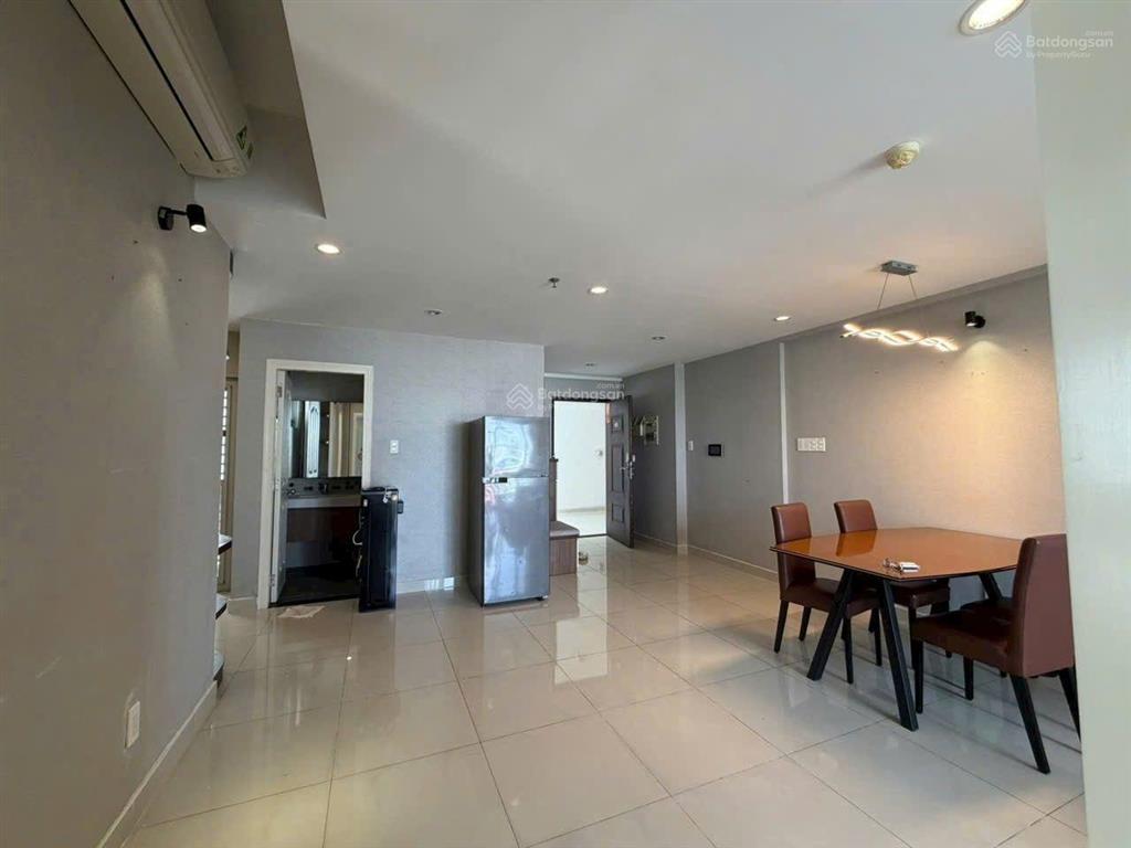 Bán nhanh căn 2pn, 2wc, diện tích 77m scenic valley kèm ô xe hơi, giá 6,2 tỷ