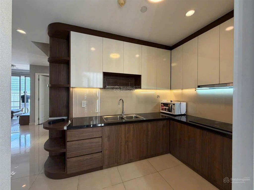 Bán nhanh căn 2pn, 2wc, diện tích 77m scenic valley kèm ô xe hơi, giá 6,2 tỷ