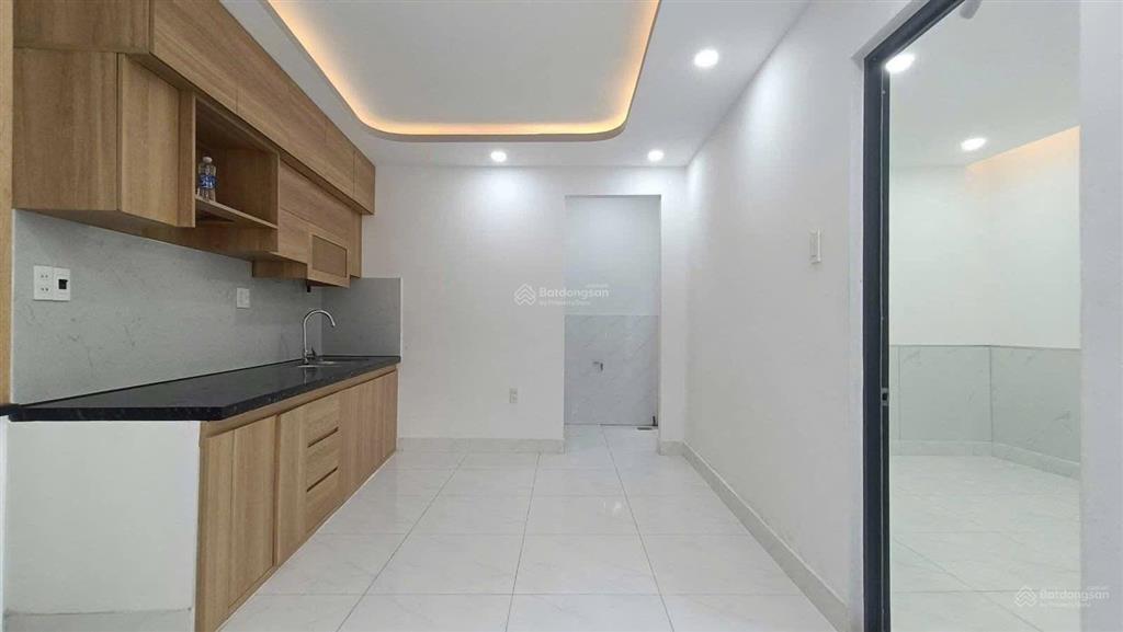 Bán nhà kiệt ô tô 87 hoàng văn thái gần trường đại học duy tân