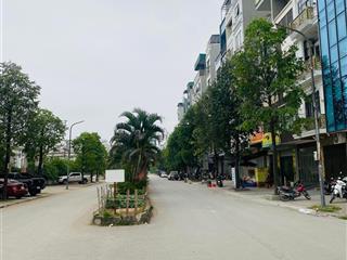 Chủ cần tiền bán gấp giá rẻ duy nhất 1 lô dịch vụ vạn phúc 50m phân lô vỉa hè ô tô đỗ cửa ngày đêm