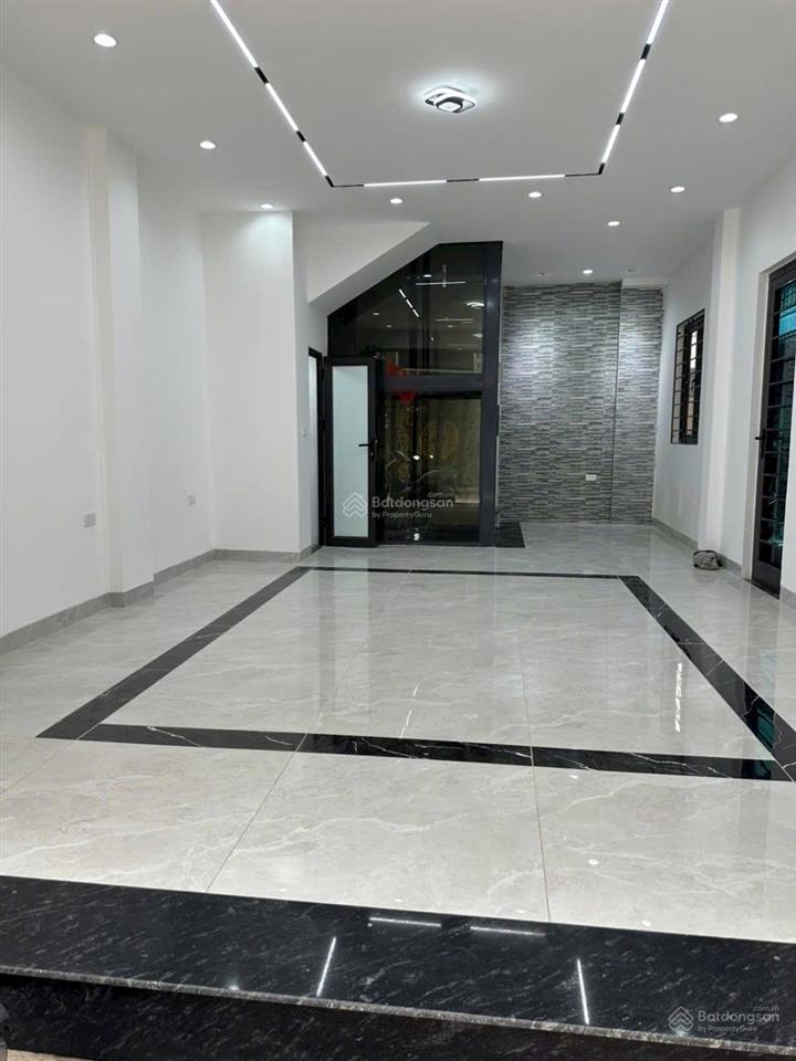 Cần tiền bán gấp phân lô nhà lô góc 50m 5 tầng thang máy tô hiệu hà đông. giá rẻ