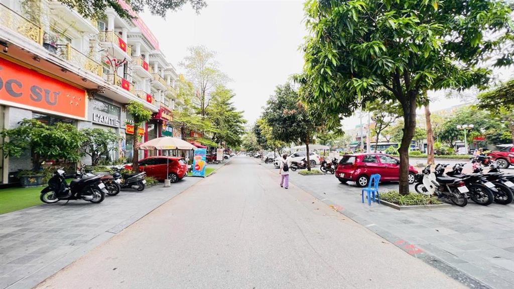 Bán gấp đất 2 mặt đường đấu giá vạn phúc đối diện galaxy hà đông 60m giá rẻ