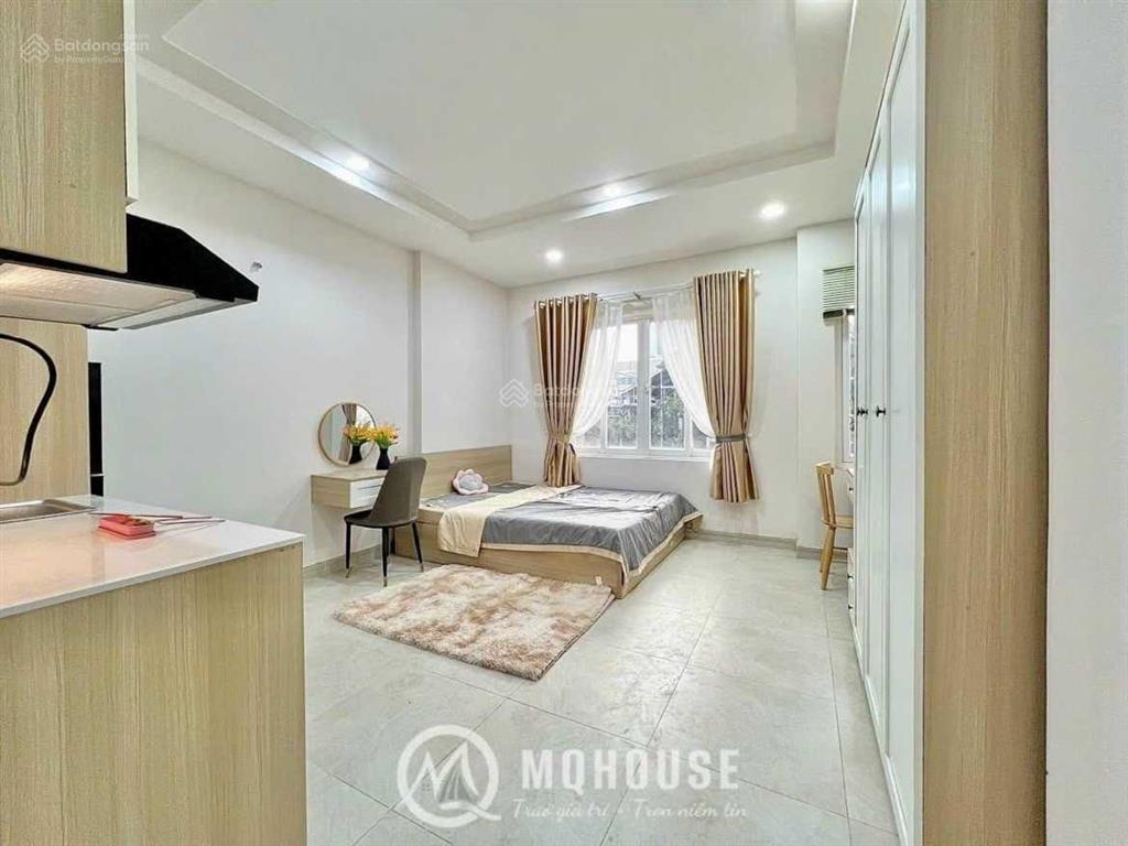 Phòng cao cấp, ngay đường 3 tháng 2, ban công thoáng, full nội thất mới