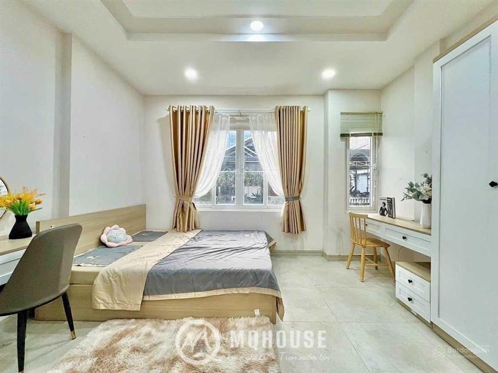 Phòng cao cấp, ngay đường 3 tháng 2, ban công thoáng, full nội thất mới