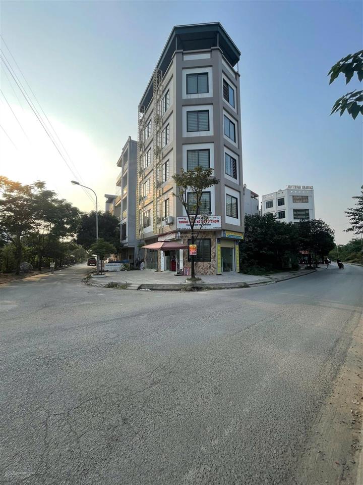 Chị gái bán lô đất khu c yên nghĩa. trục chính lưu thông. kinh doanh siêu đẹp. nhìn trường phenikaa