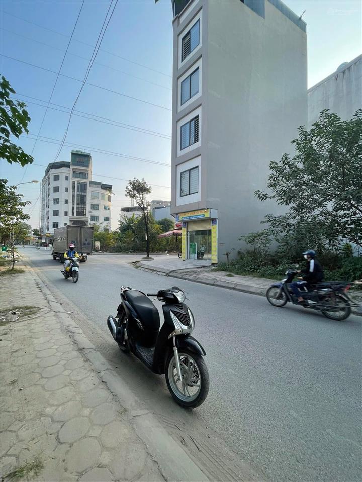 Chị gái bán lô đất khu c yên nghĩa. trục chính lưu thông. kinh doanh siêu đẹp. nhìn trường phenikaa
