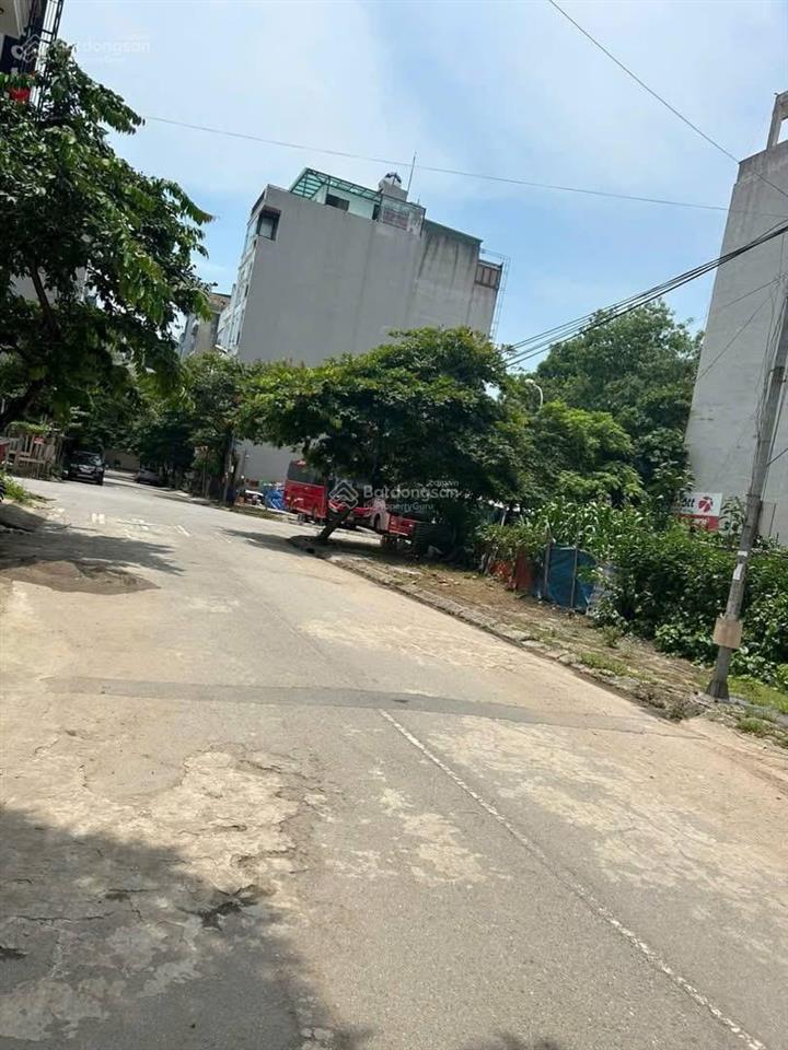 9,5 tỷ. 52,5m2 đất mặt tiền 5,2m. vị trí kinh doanh. đường phân lô vỉa hè 15m khu vực a yên nghĩa