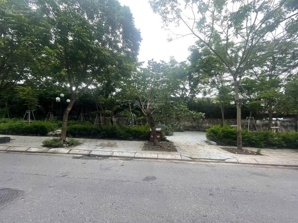 Mặt vườn hoa cực thoáng, sử dụng 2 vỉa hè. trục chính kinh doanh. dịch vụ la khê hà đông
