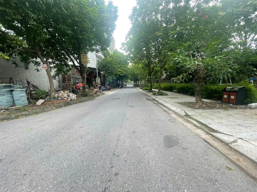 Mặt vườn hoa cực thoáng, sử dụng 2 vỉa hè. trục chính kinh doanh. dịch vụ la khê hà đông