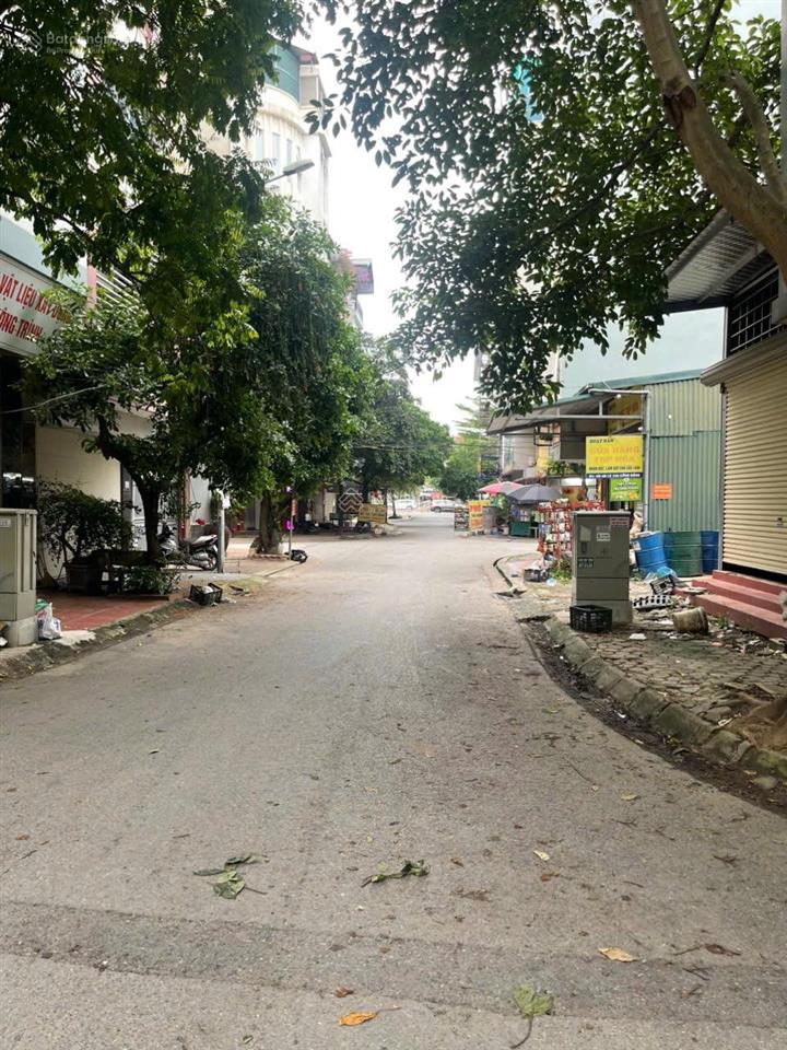 Mặt vườn hoa cực thoáng, sử dụng 2 vỉa hè. trục chính kinh doanh. dịch vụ la khê hà đông