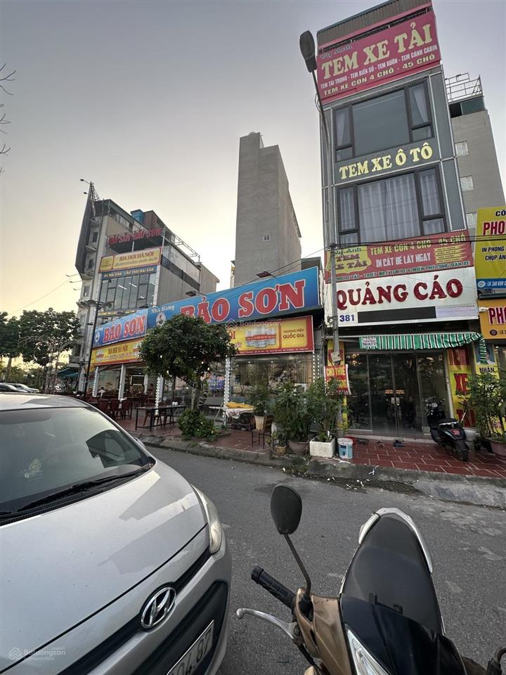 Mặt vườn hoa cực thoáng, sử dụng 2 vỉa hè. trục chính kinh doanh. dịch vụ la khê hà đông