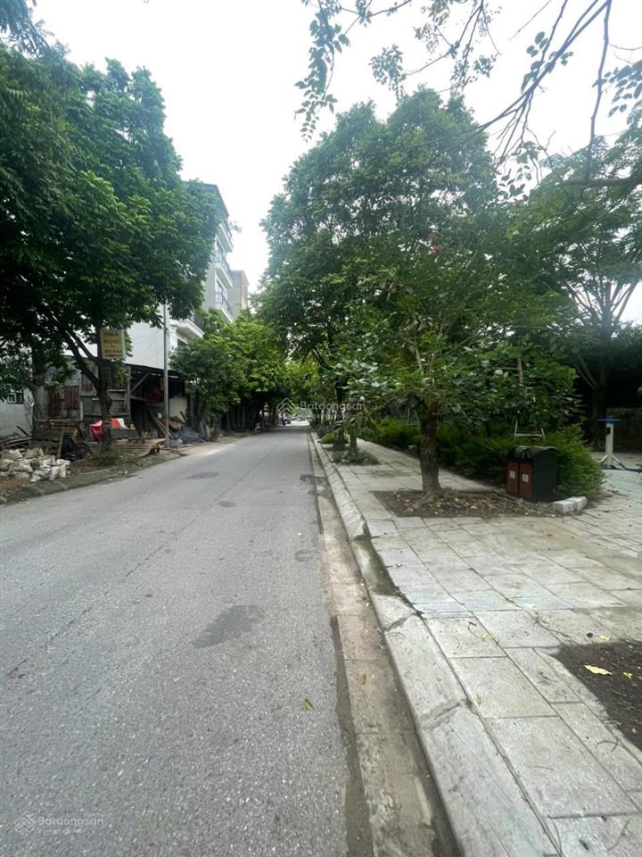 Mặt vườn hoa cực thoáng, sử dụng 2 vỉa hè. trục chính kinh doanh. dịch vụ la khê hà đông