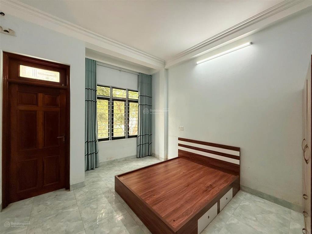 Cần bán gấp nhà 4 tầng dịch vụ khu c yên nghĩa
 vị trí kinh doanh nằm trên trục lưu thông đông đuc