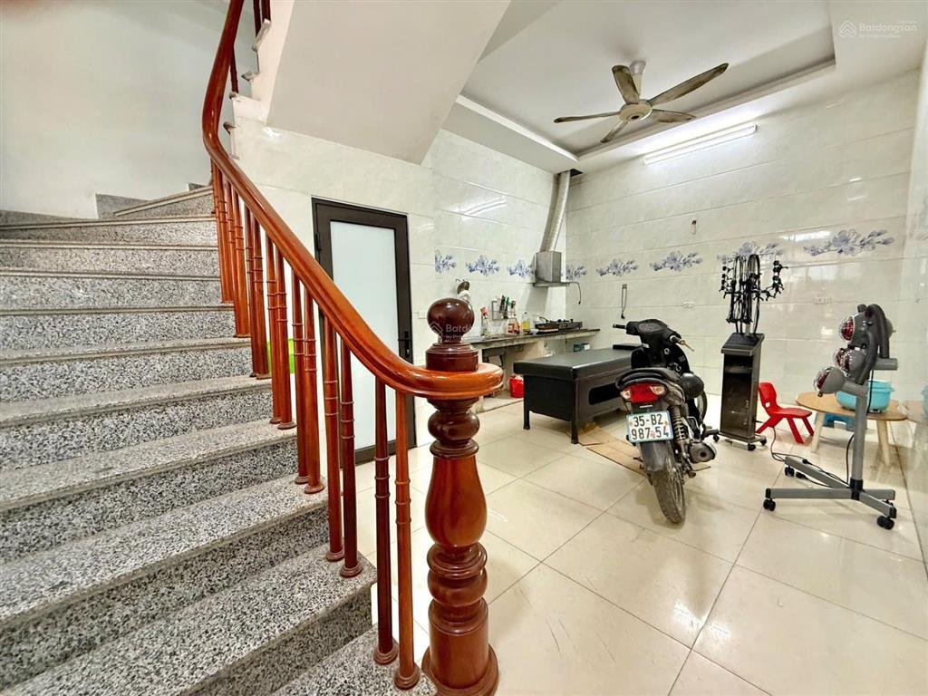 Cần bán gấp nhà 4 tầng dịch vụ khu c yên nghĩa
 vị trí kinh doanh nằm trên trục lưu thông đông đuc