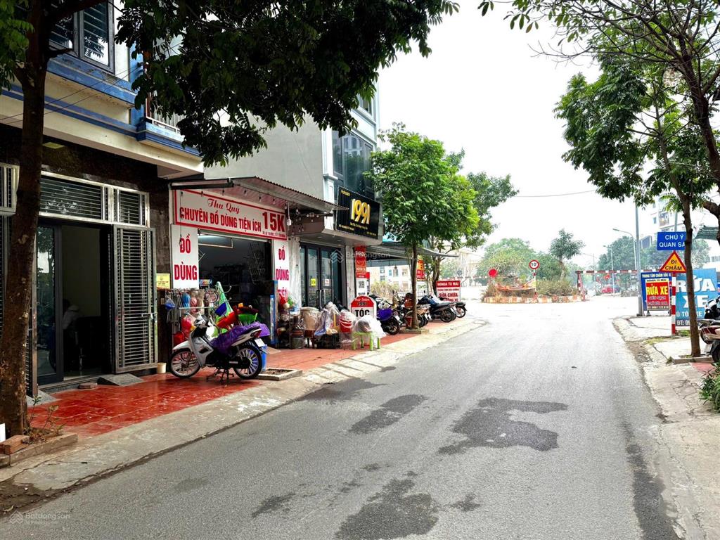 Cần bán gấp nhà 4 tầng dịch vụ khu c yên nghĩa
 vị trí kinh doanh nằm trên trục lưu thông đông đuc
